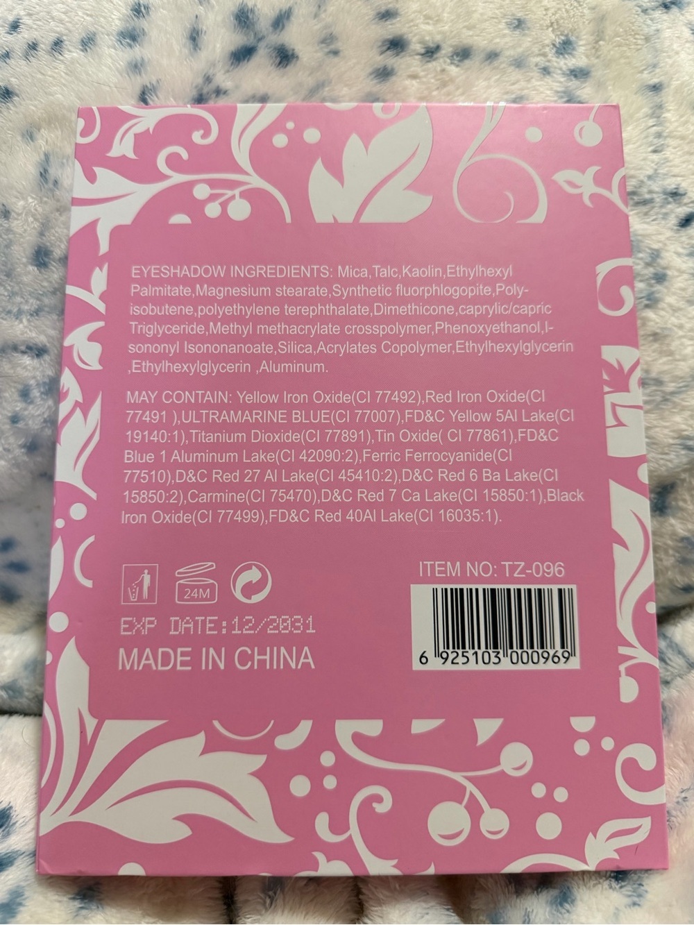 M. DECOO Pink Eyeshadow Palette & Roller Set - Picture 8 of 8